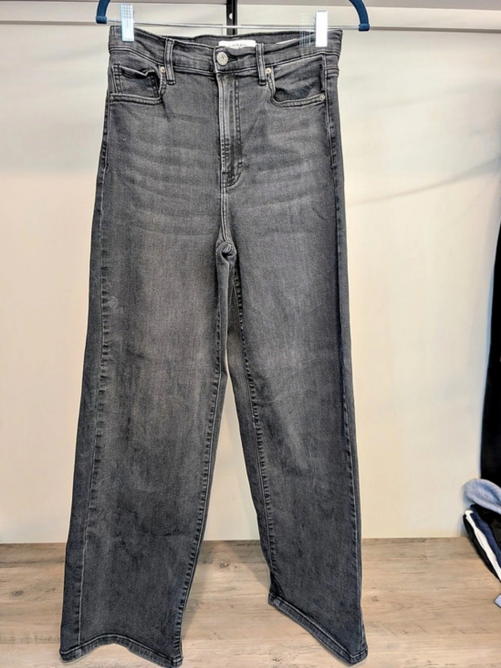 Hidden Straight Leg Jeans in Gray Waist 28